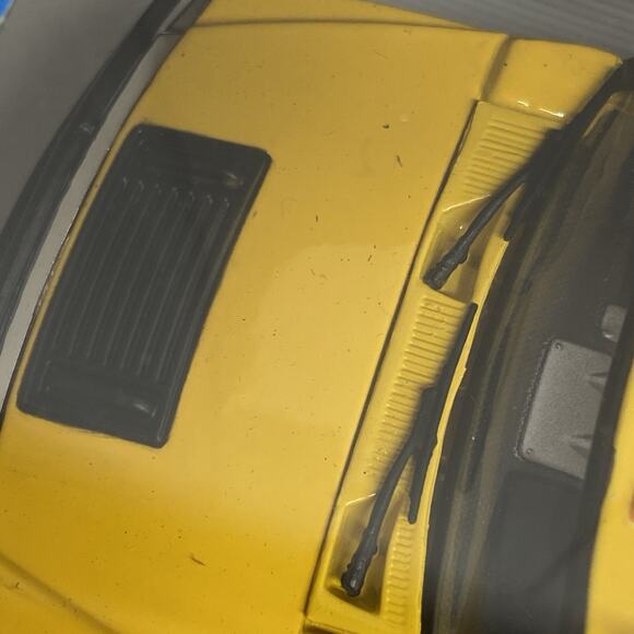 Maisto 2003 Hummer H2 SUV Yellow 1/27 Diecast Model Special Edition - Picture 7 of 10